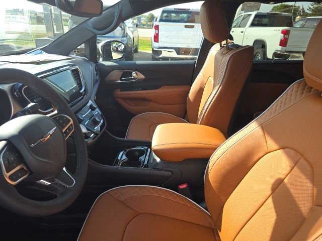 New 2026 Chrysler Pacifica Pinnacle w/ Trailer Tow Group image 21