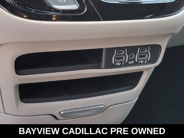 Used 2023 Chrysler Pacifica Touring-L FWD image 28