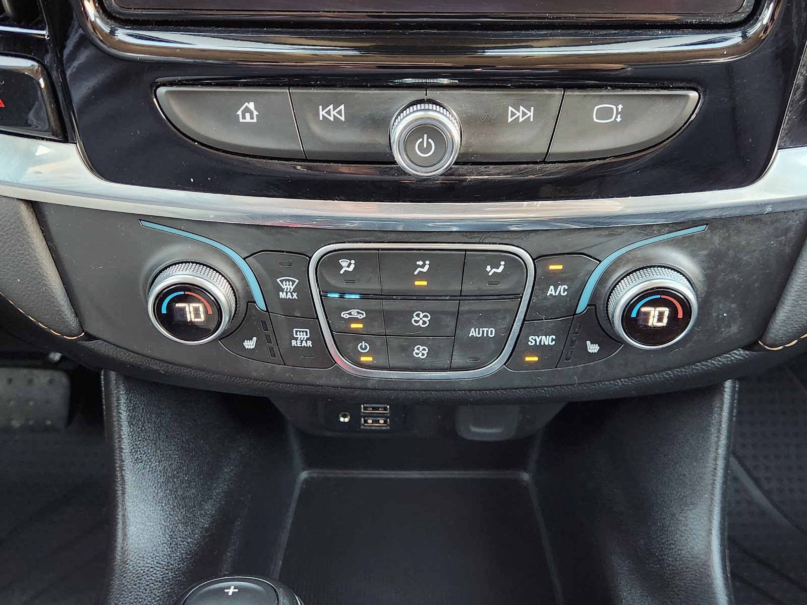 Used 2020 Chevrolet Traverse RS w/ LPO, Floor Liner Package FWD image 22