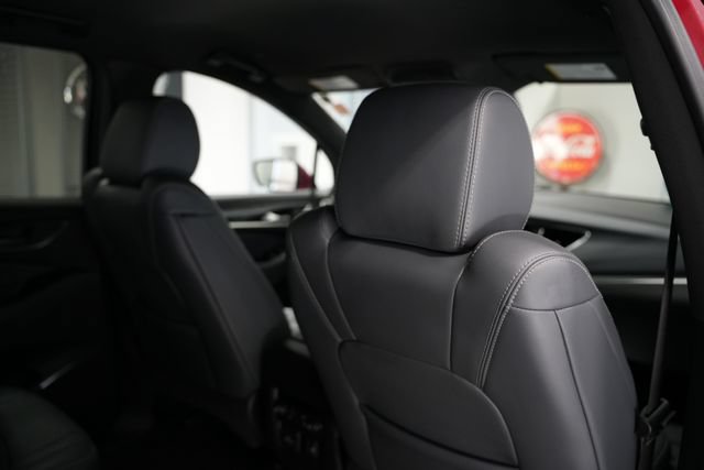 Used 2024 Buick Enclave Premium AWD/4WD image 23