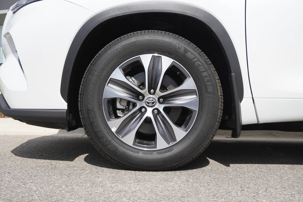 Used 2026 Toyota Highlander Limited AWD/4WD image 34
