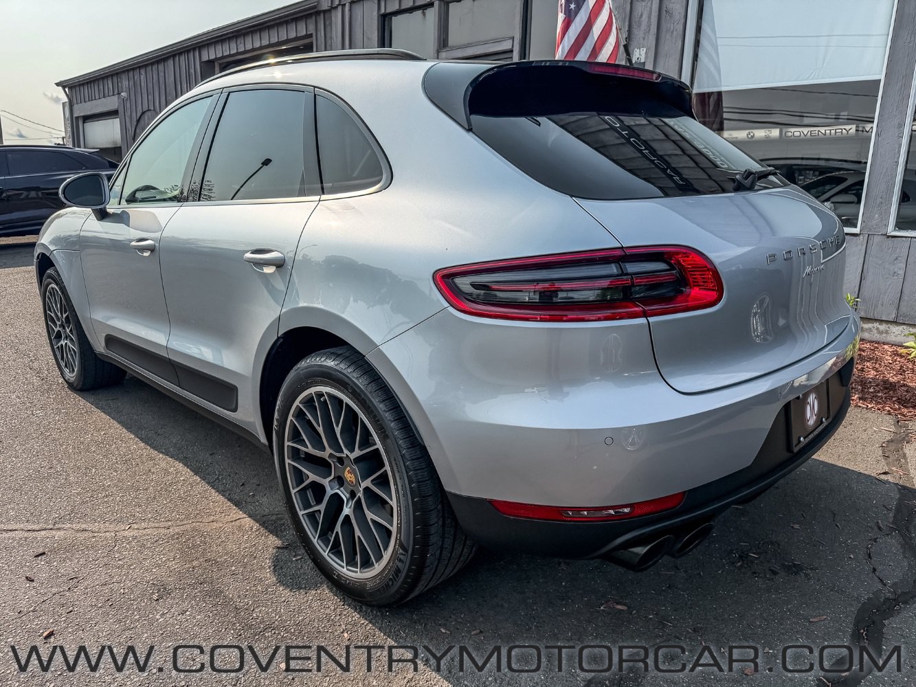 Used 2018 Porsche Macan Sport Edition AWD/4WD image 8