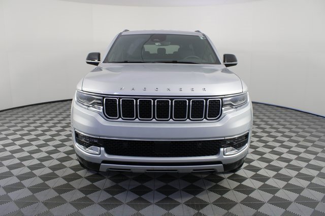 Used 2023 Jeep Wagoneer L Series II image 30