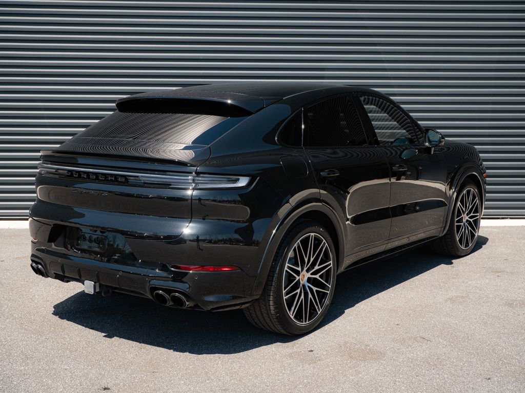 Used 2025 Porsche Cayenne GTS image 29