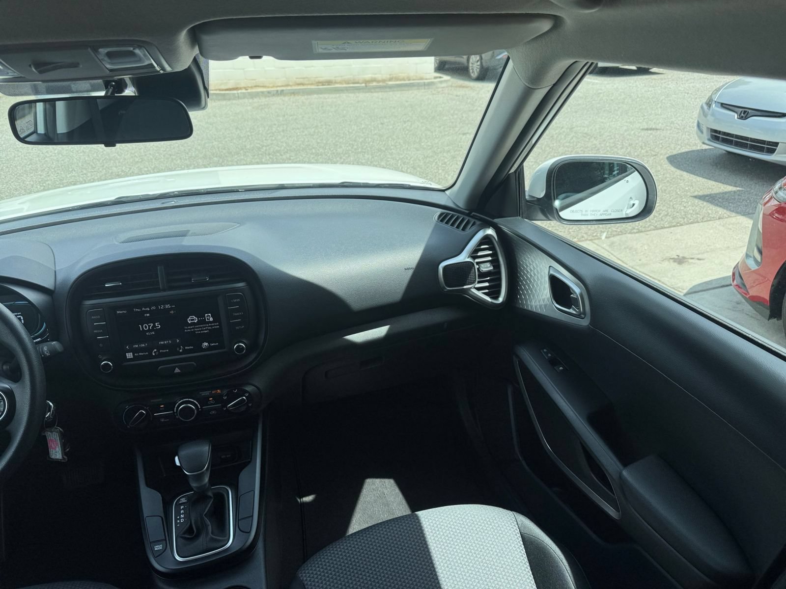 Used 2025 Kia Soul LX w/ LX Technology Package FWD image 32