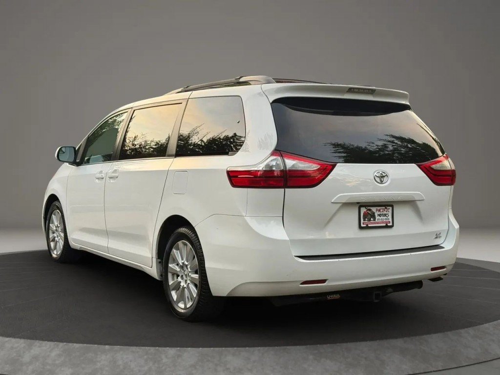 Used 2015 Toyota Sienna LE AWD/4WD image 5