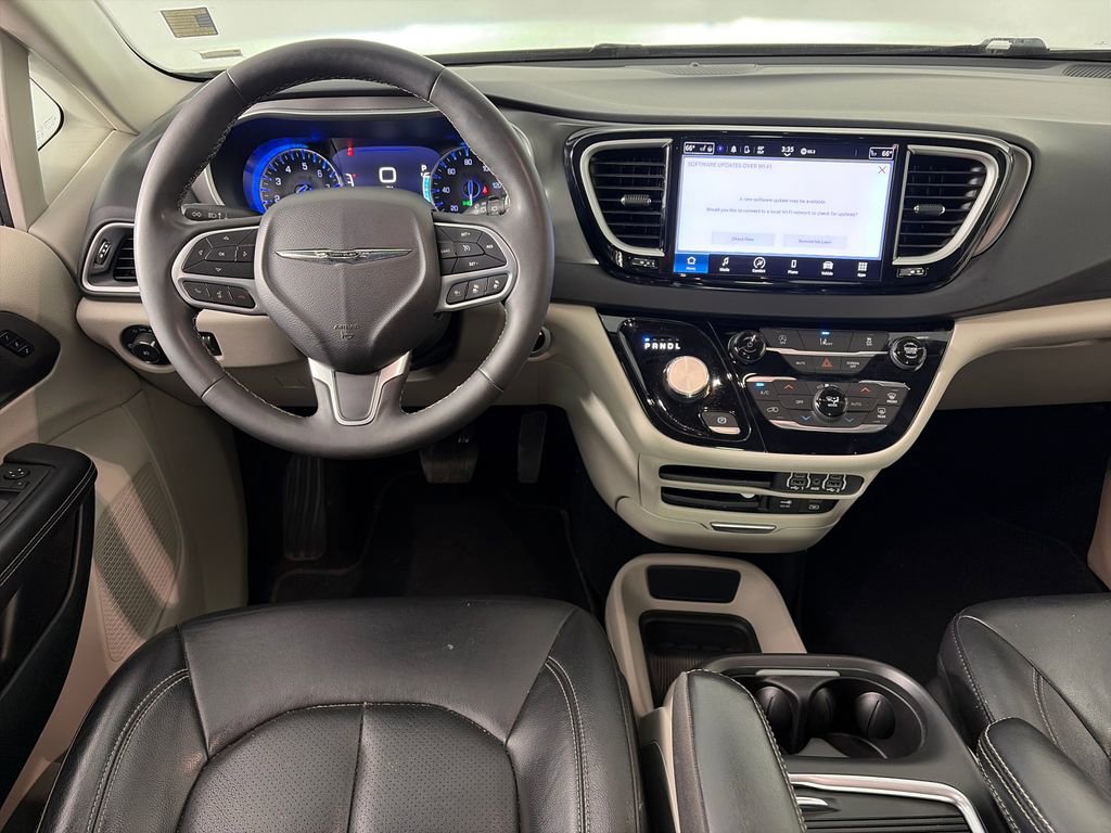 Used 2022 Chrysler Pacifica Touring-L FWD image 13