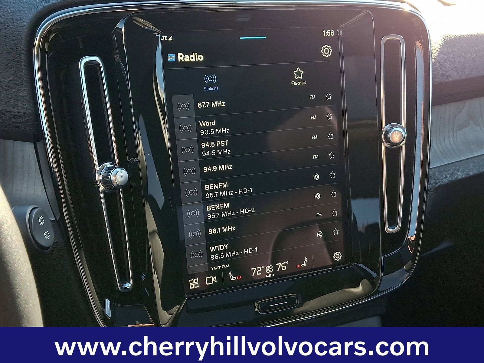 Certified 2025 Volvo XC40 B5 Plus image 18