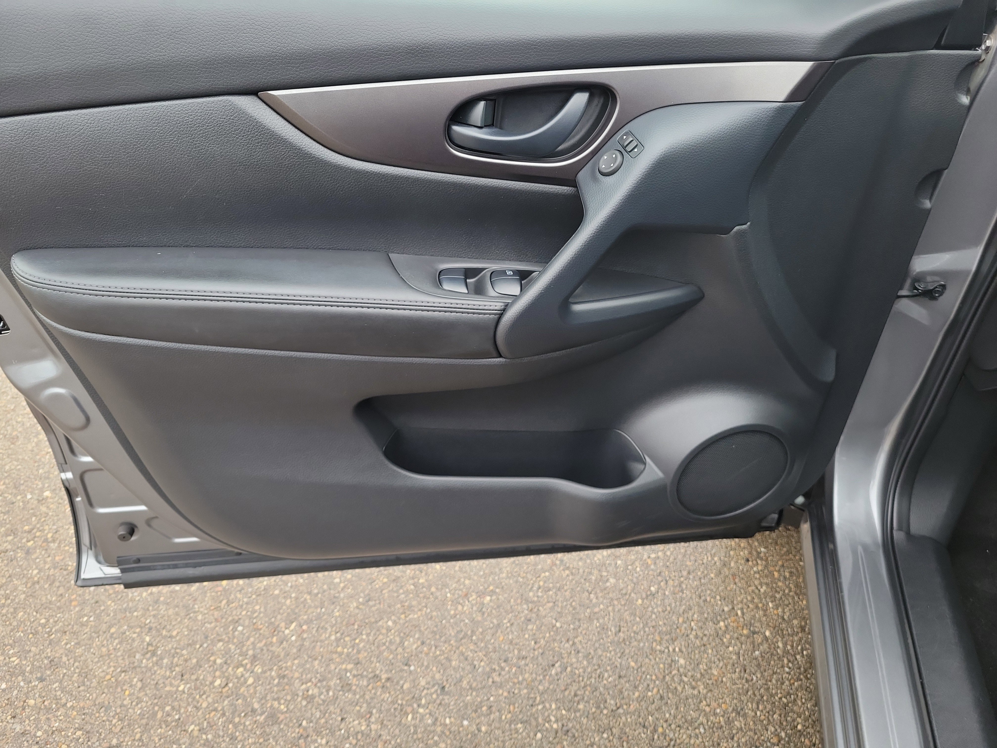 Used 2022 Nissan Rogue Sport S image 19