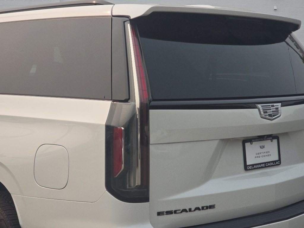 Used 2022 Cadillac Escalade ESV Sport Platinum w/ LPO, ONYX Package AWD/4WD image 8