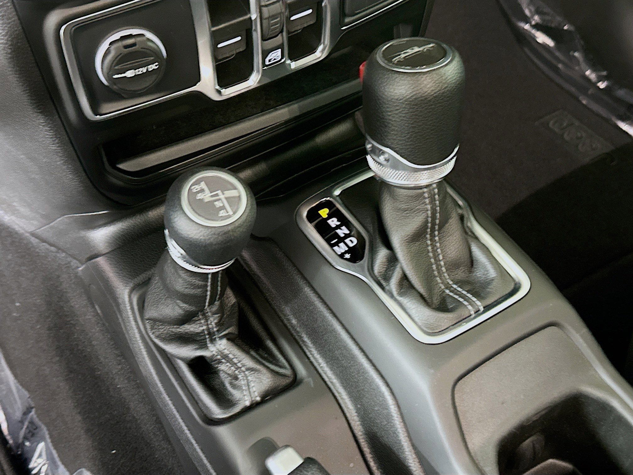 Used 2025 Jeep Gladiator Sport AWD/4WD image 21