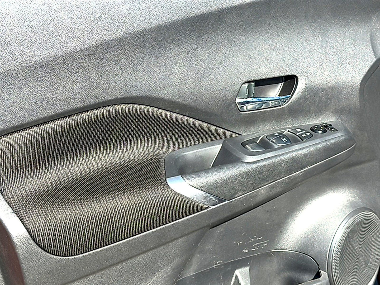 Used 2023 Nissan Kicks SV image 16