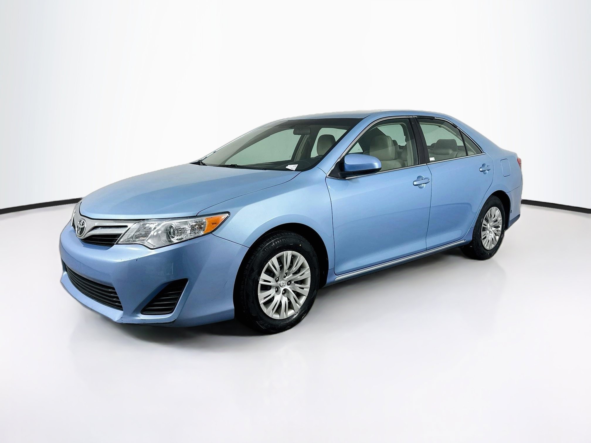 Used 2013 Toyota Camry LE FWD image 3