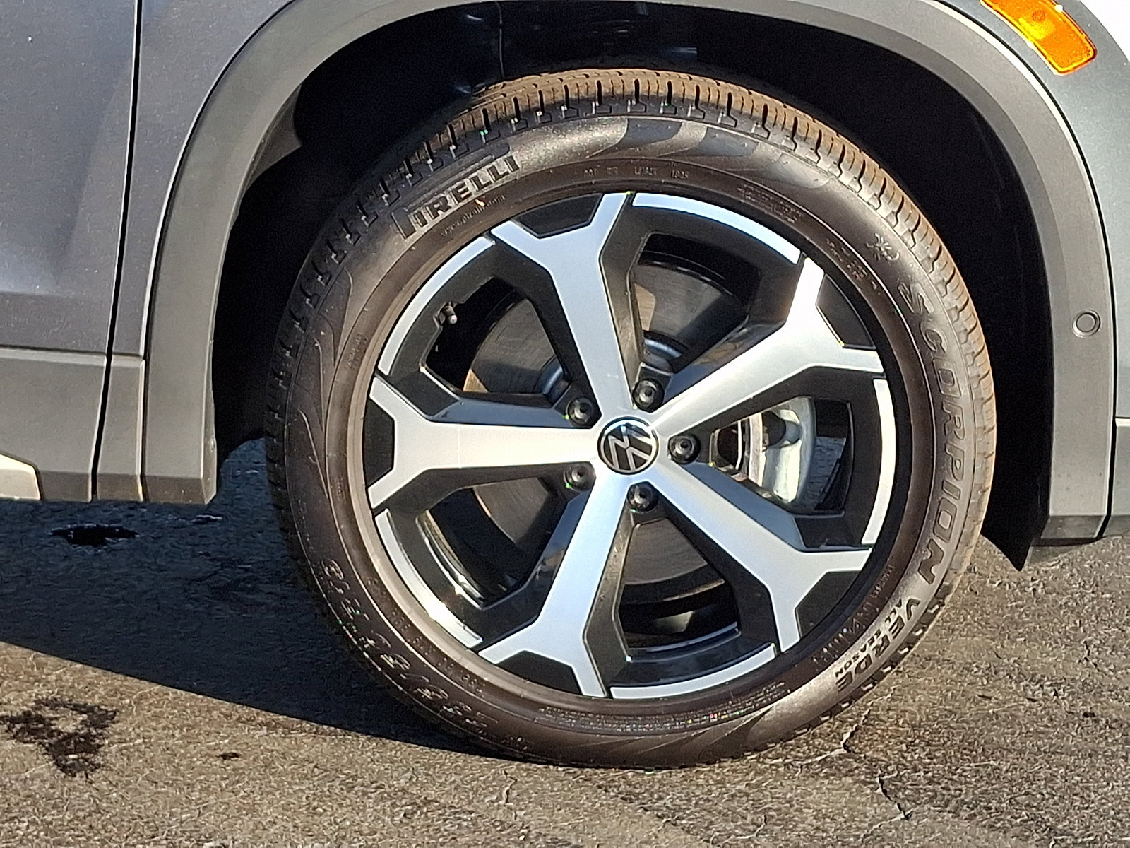 Certified 2025 Volkswagen Tiguan SE image 8