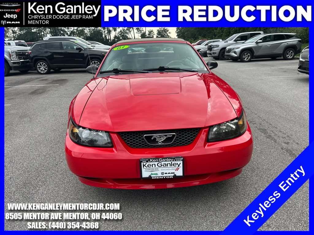 Used 2003 Ford Mustang Convertible RWD image 2