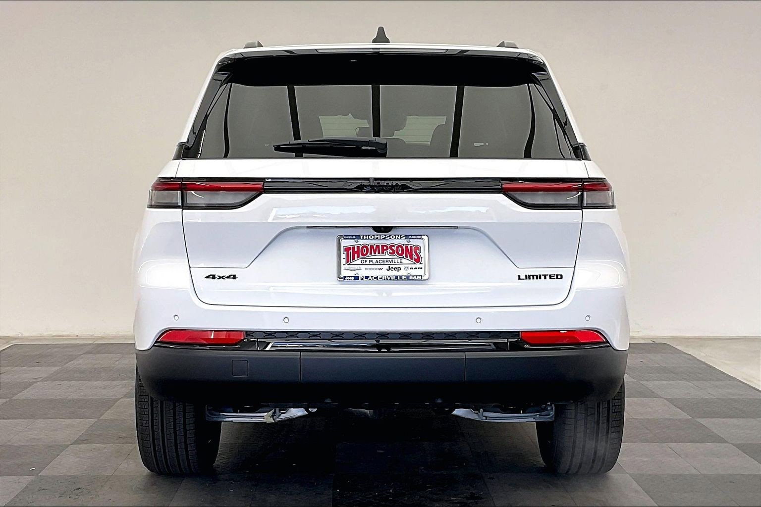 New 2025 Jeep Grand Cherokee Limited w/ Black Appearance Package AWD/4WD image 3
