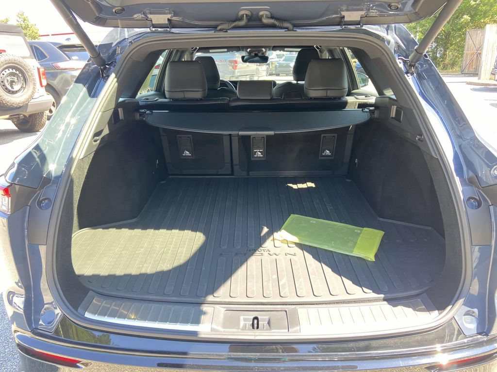Used 2025 Toyota Crown Signia AWD/4WD image 7