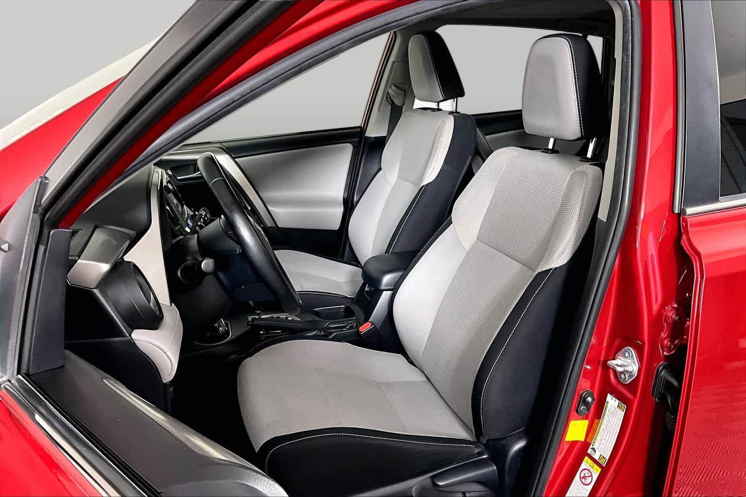 Used 2017 Toyota RAV4 XLE w/ Carpet Mat Package FWD image 8
