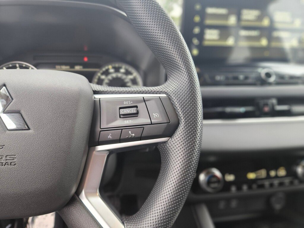 New 2025 Mitsubishi Outlander ES image 27