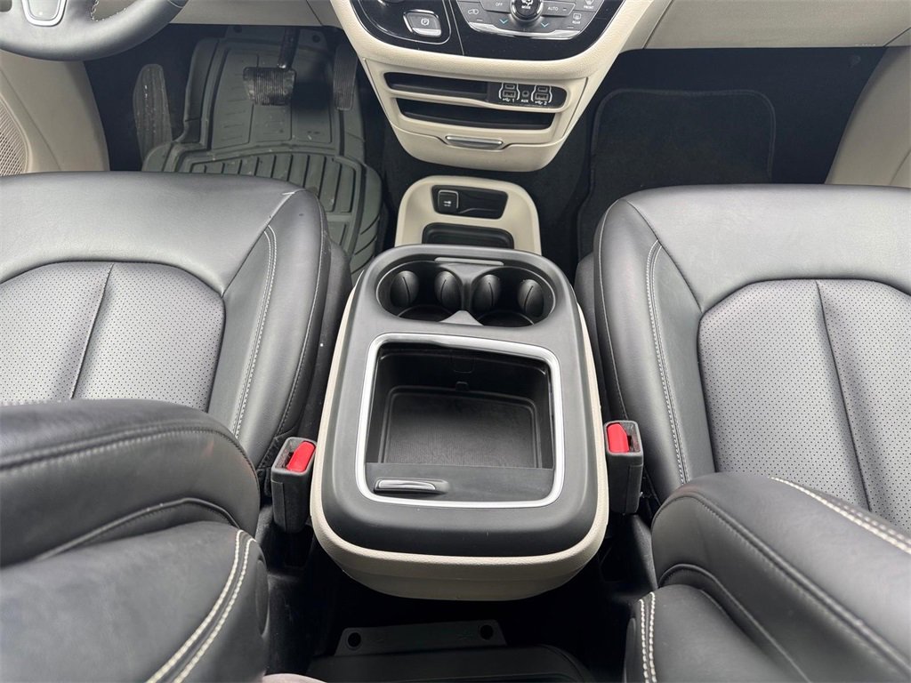 Used 2023 Chrysler Pacifica Touring-L image 19