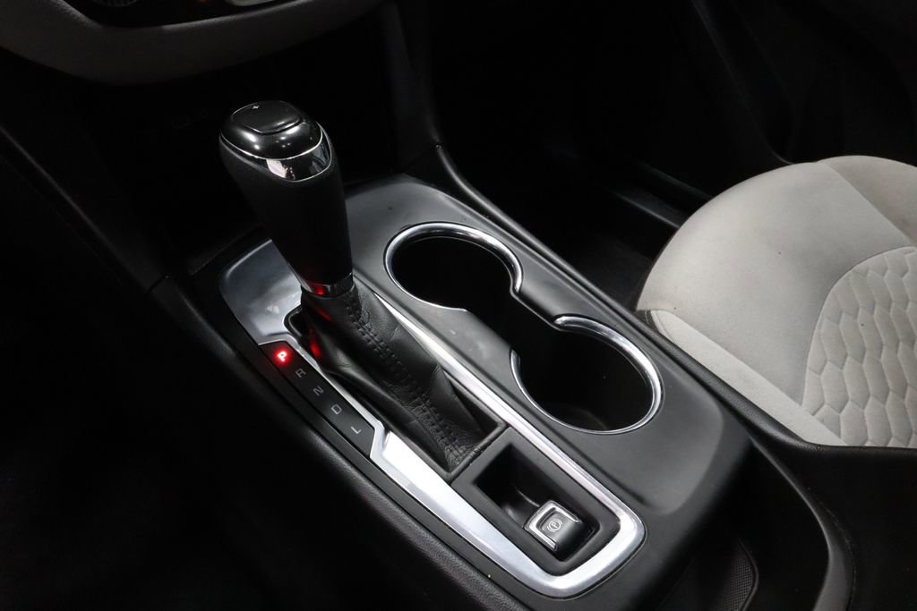 Used 2020 Chevrolet Equinox LS image 32