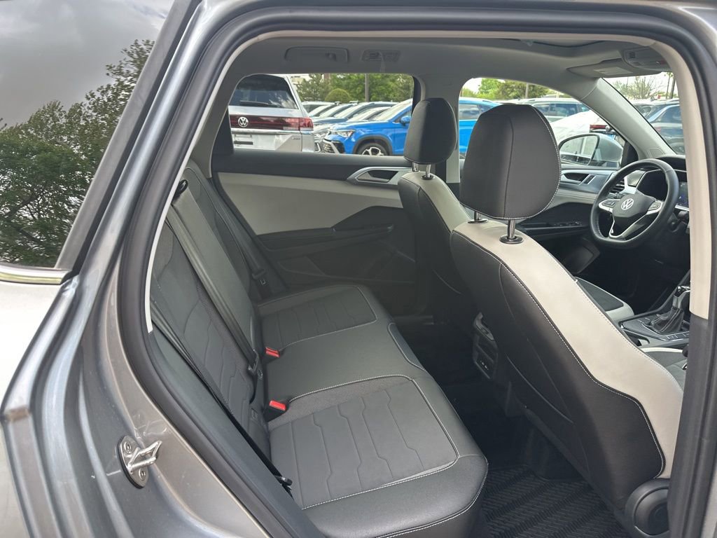New 2026 Volkswagen Taos SE FWD image 14