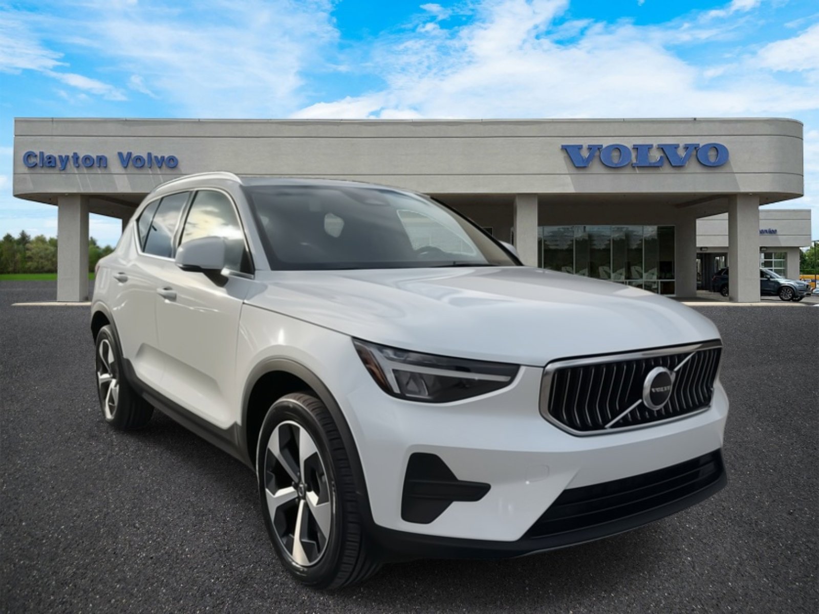 New 2025 Volvo XC40 B5 Core w/ Protection Package Premier