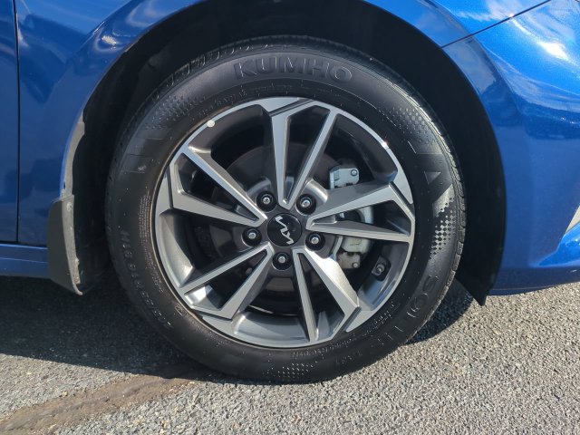 Used 2023 Kia Forte LXS w/ LXS Technology Package FWD image 11