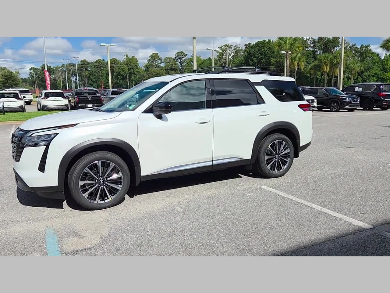 New 2026 Nissan Pathfinder Platinum FWD image 25
