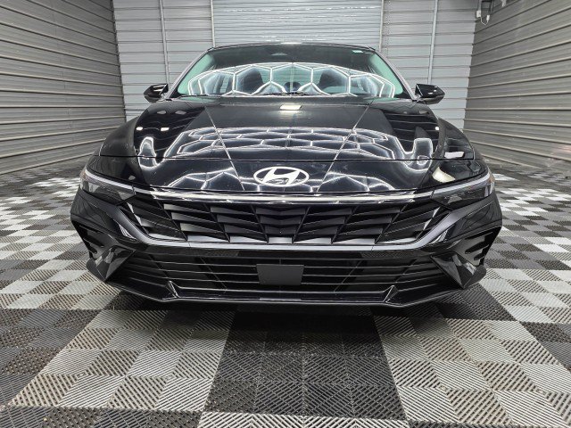 Used 2024 Hyundai Elantra Limited FWD image 3
