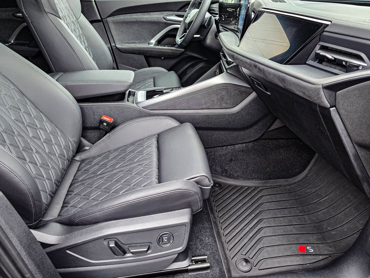 Used 2025 Audi SQ5 Prestige image 40