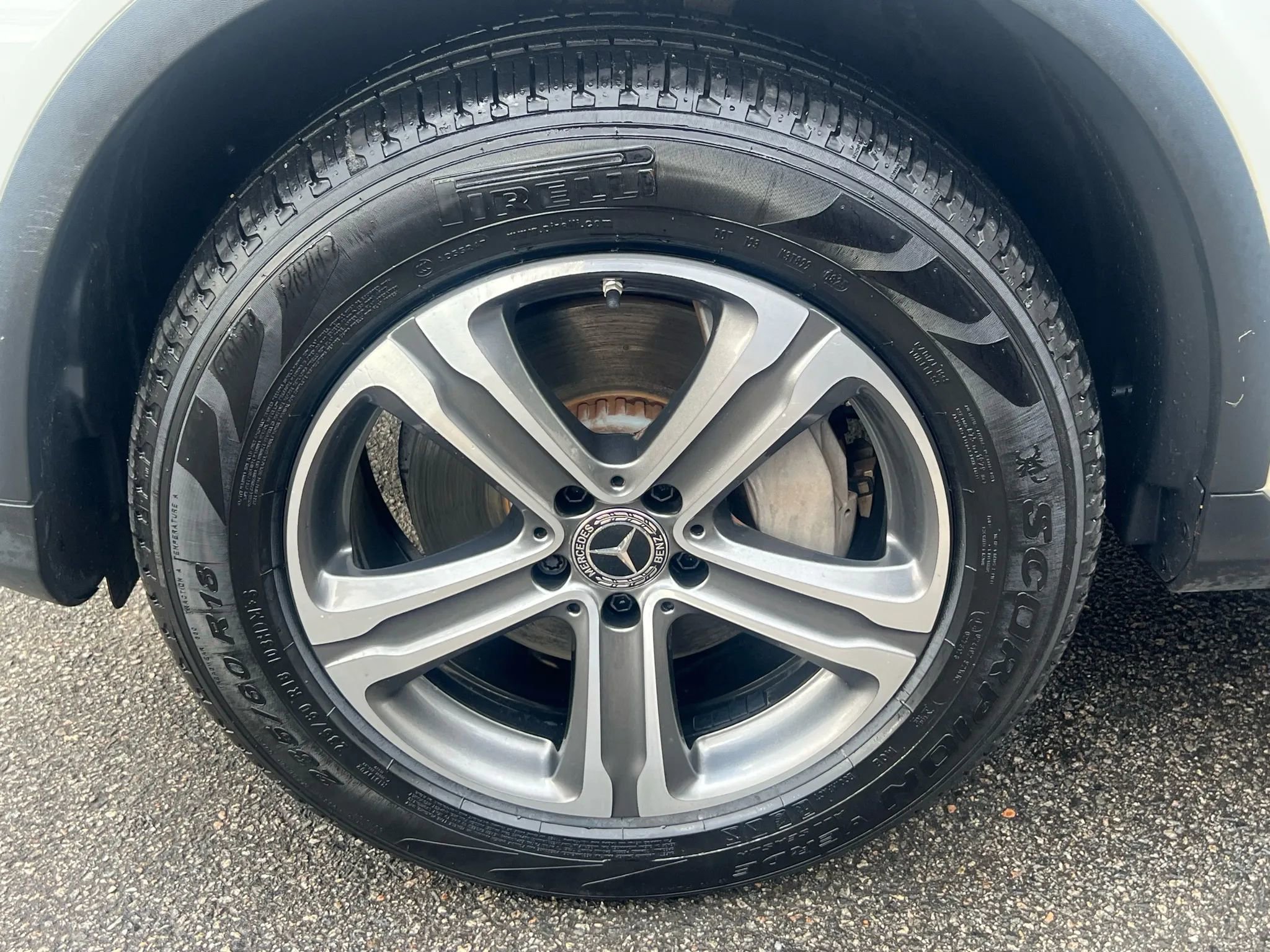 Used 2019 Mercedes-Benz GLC 300 4MATIC w/ Premium Package image 11