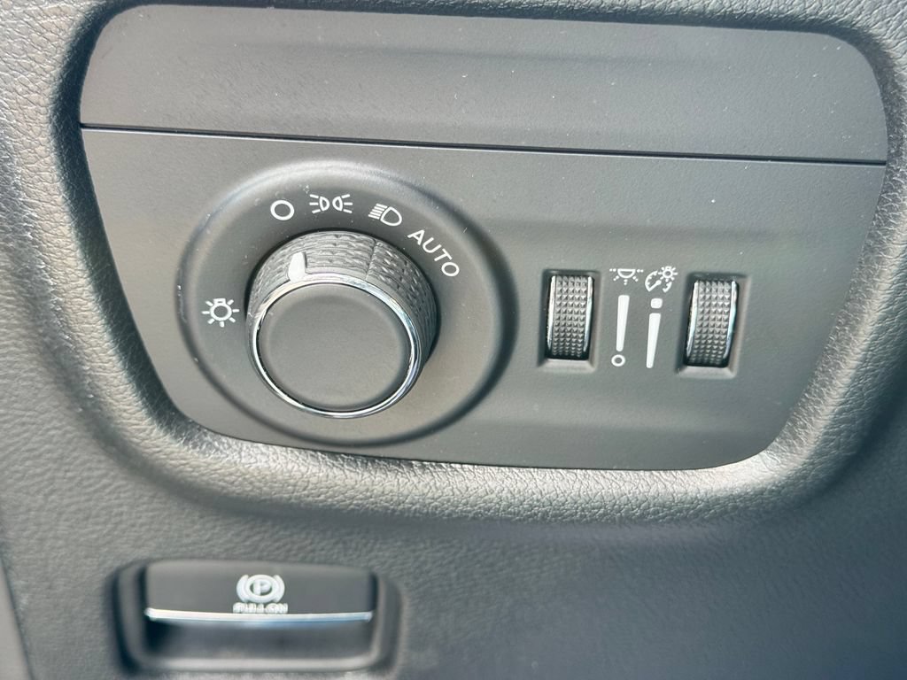 Used 2023 Jeep Grand Cherokee L Laredo AWD/4WD image 32