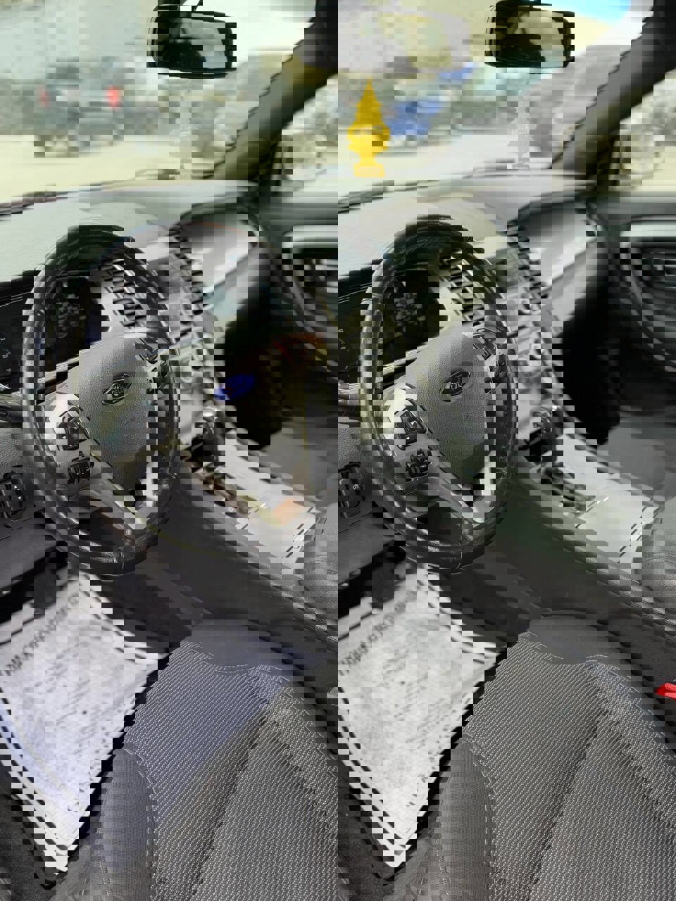 Used 2016 Ford Taurus SEL image 11