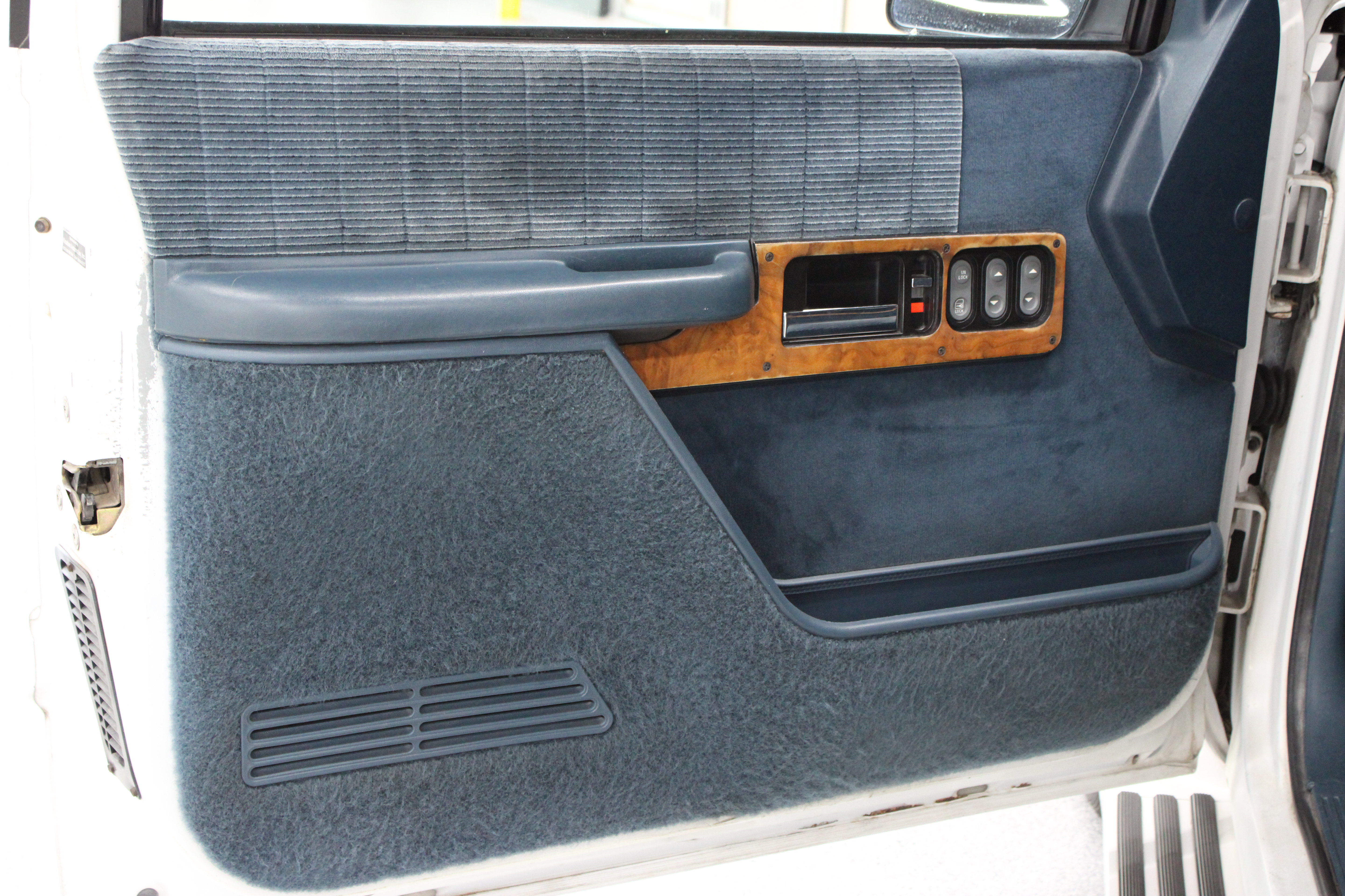 Used 1990 Chevrolet Silverado 1500 2WD Extended Cab image 6