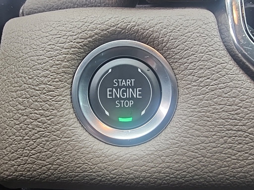 Certified 2025 GMC Canyon Denali image 23