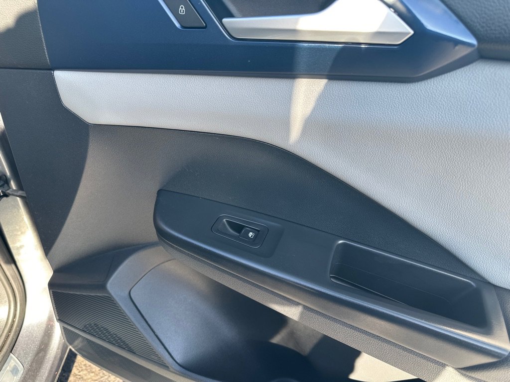 Used 2022 Volkswagen Taos SE image 11