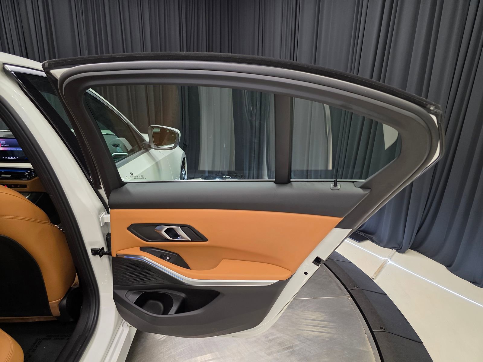 Used 2025 BMW 330i xDrive Sedan w/ Premium Package image 40