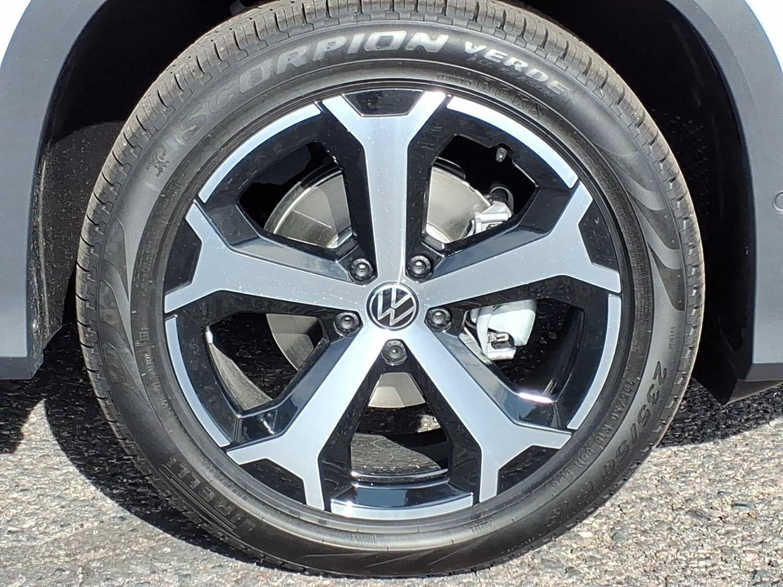 New 2026 Volkswagen Tiguan SE image 9