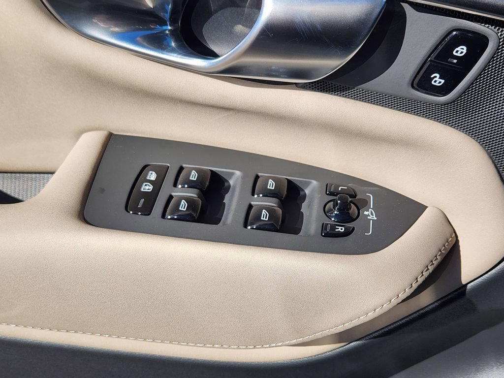 New 2026 Volvo XC90 B6 Plus w/ Protection Package AWD/4WD image 5
