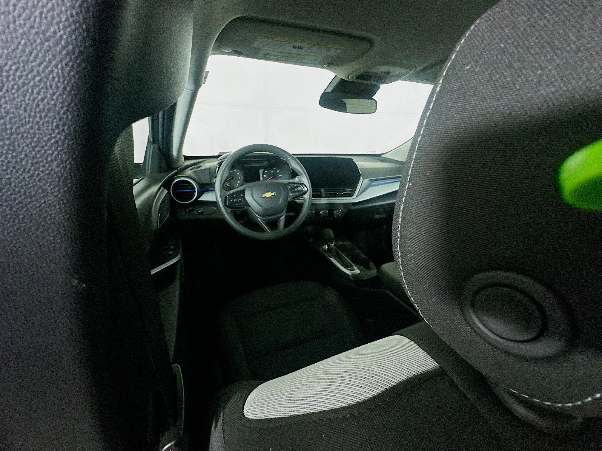 Used 2025 Chevrolet Trax LS FWD image 26