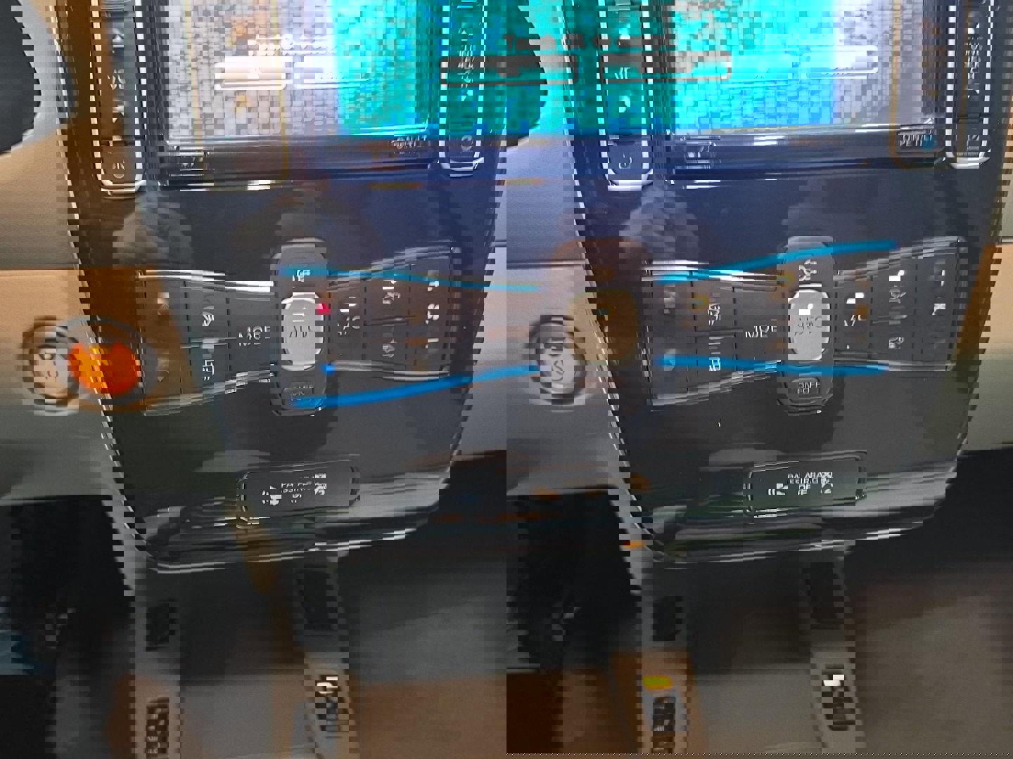 Used 2012 Nissan Leaf SL image 17