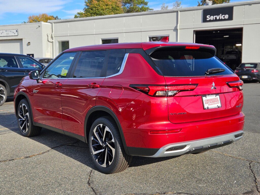 New 2025 Mitsubishi Outlander SE image 3