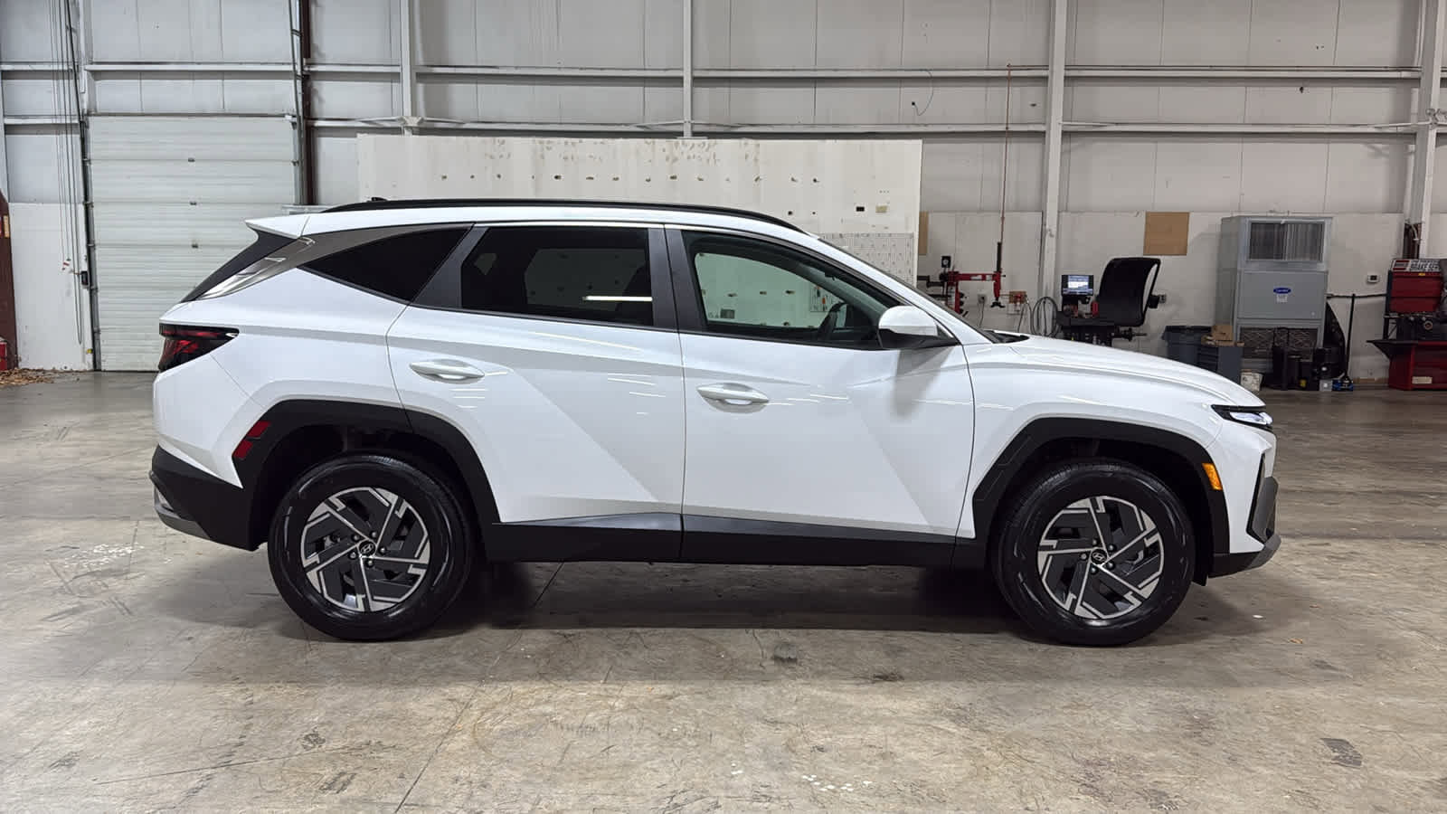 Used 2025 Hyundai Tucson Blue image 2