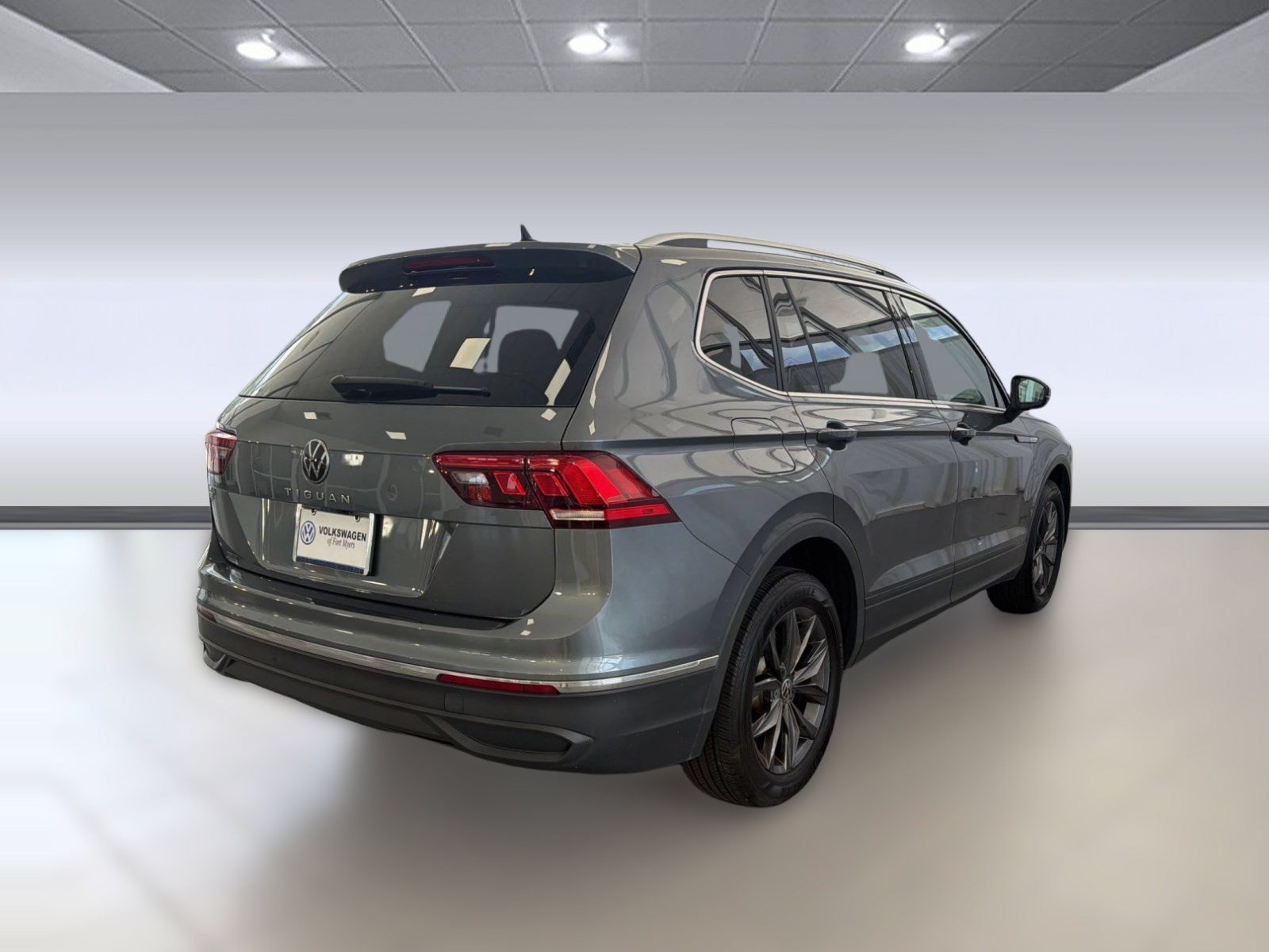 Used 2023 Volkswagen Tiguan SE FWD image 9