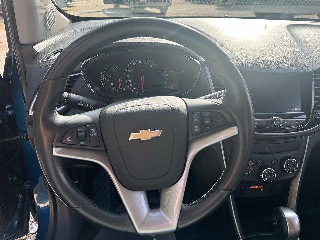 Used 2020 Chevrolet Trax LT w/ LT Convenience Package FWD image 21