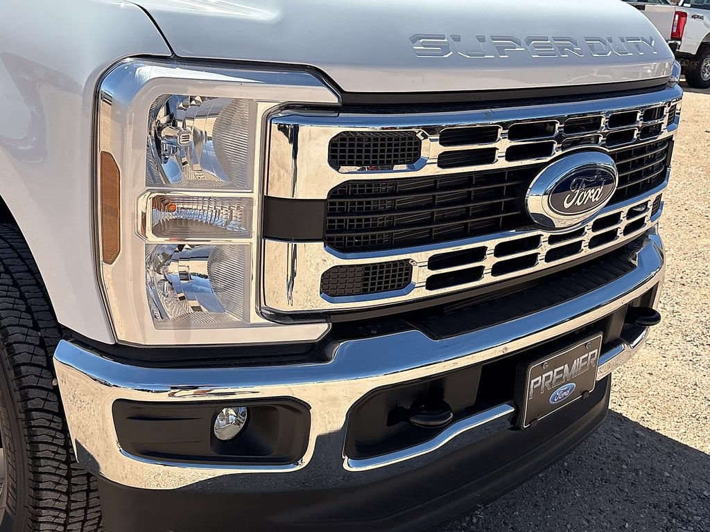 New 2026 Ford F350 4x4 Crew Cab DRW Super Duty image 13