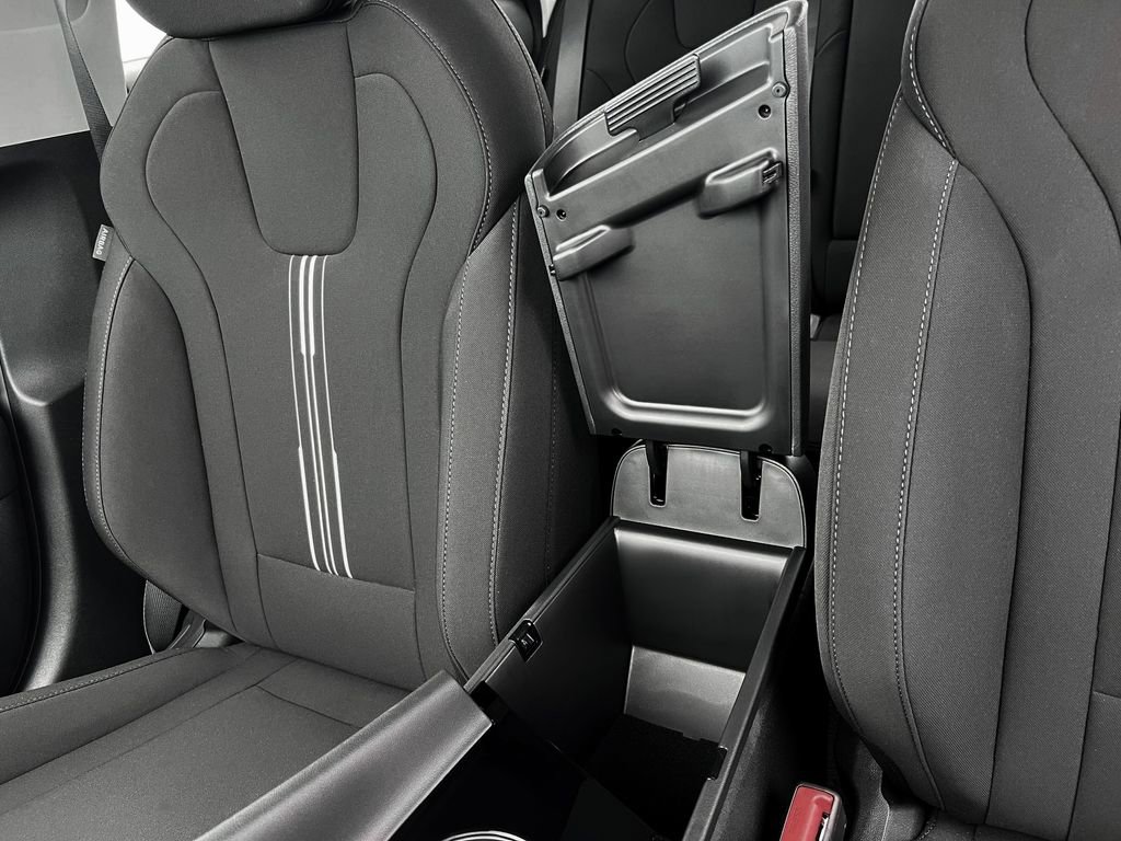 Used 2025 Hyundai Elantra SEL image 27