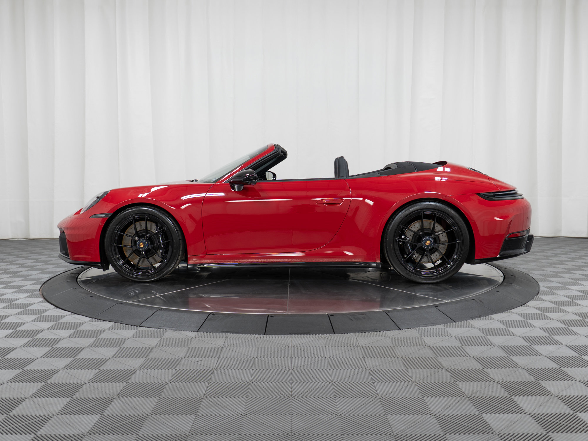 Used 2026 Porsche 911 Carrera 4 GTS AWD/4WD image 2