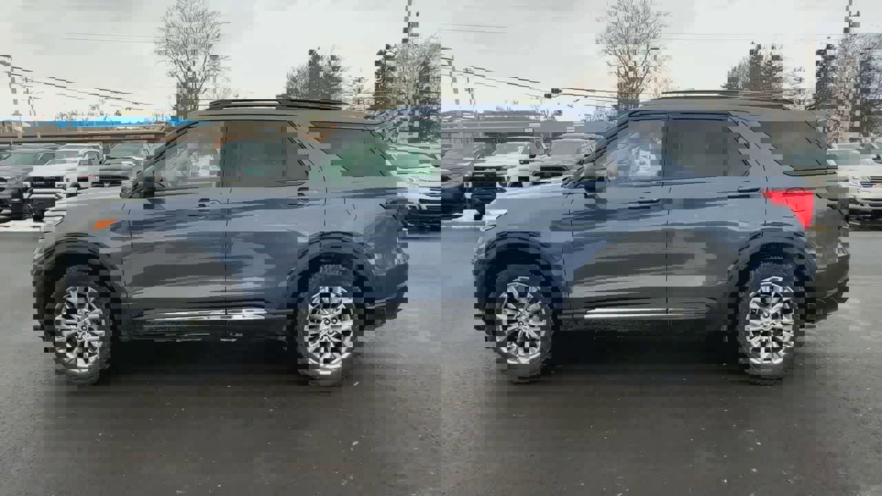 Used 2021 Ford Explorer XLT w/ Equipment Group 202A image 5
